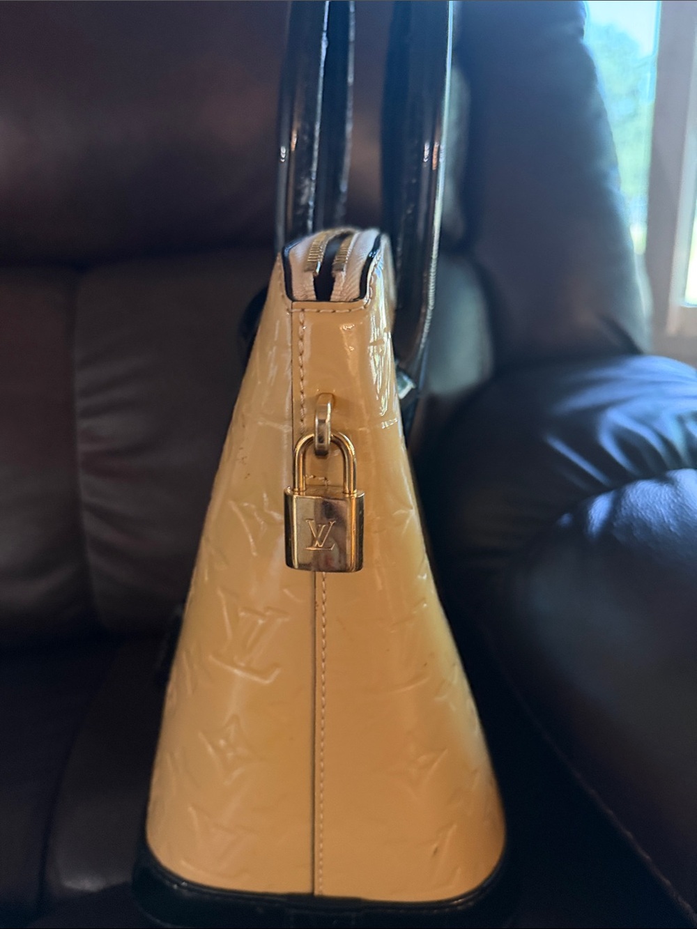 Louis Vuitton Cream Patent Monogram Tote with Black Trim - Picture 4 of 9